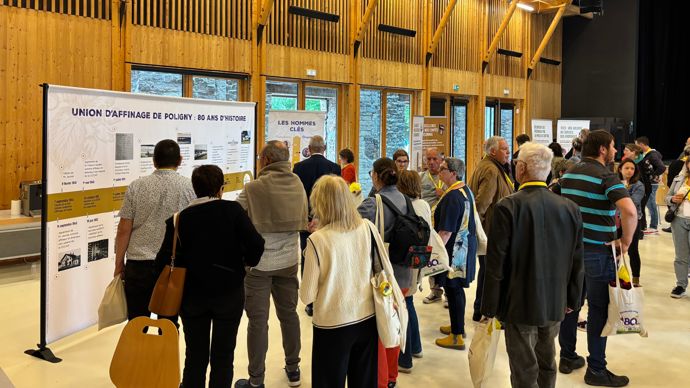 Le 11 septembre pour la soirée anniversaire, des panneaux retraçaient toute l’histoire de Juramonts Comté à destination des éleveurs mais surtout des jeunes « pour savoir d’où ils viennent », selon Christophe Defert, son président.